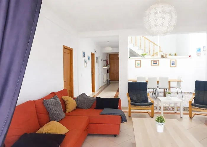 Ferienhaus House With Pool 5min Walk To Alemaes By Becherish