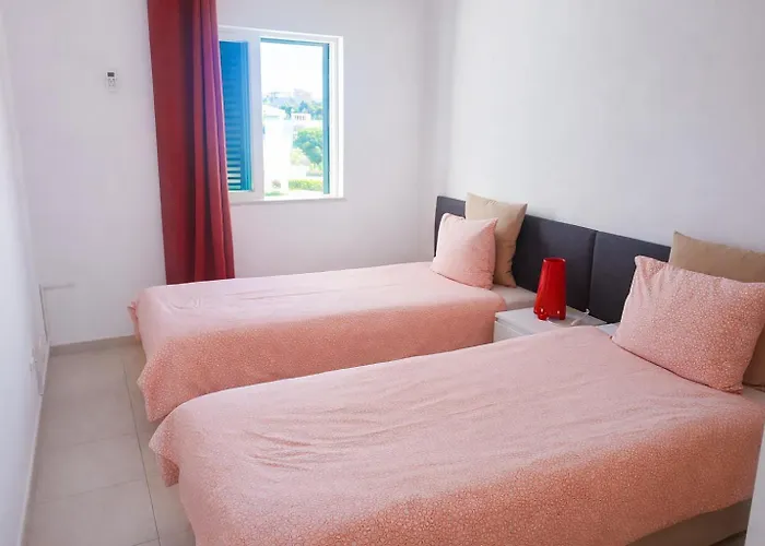 Ferienhaus House With Pool 5min Walk To Alemaes By Becherish *