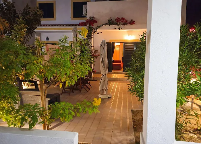 House With Pool 5min Walk To Alemaes By Becherish Ferienhaus Albufeira