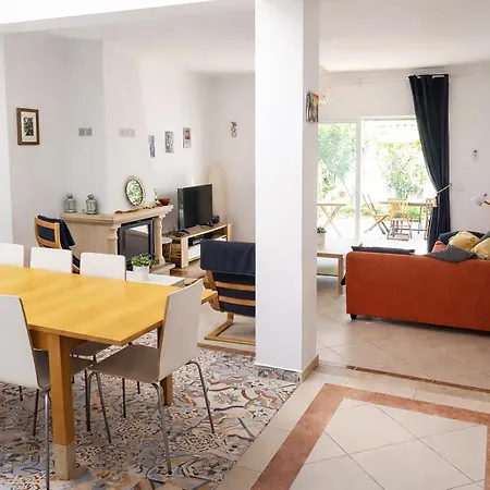 House With Pool 5min Walk To Alemaes By Becherish Албуфейра