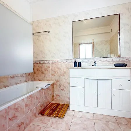 House With Pool 5min Walk To Alemaes By Becherish Дом отдыха