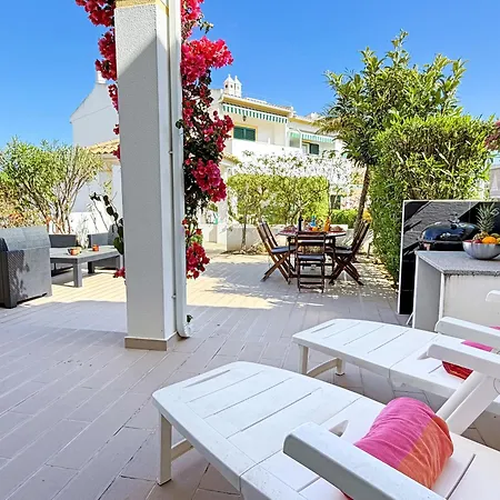 House With Pool 5min Walk To Alemaes By Becherish Сasa de vacaciones