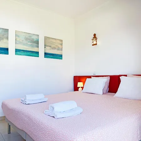 House With Pool 5min Walk To Alemaes By Becherish Дом отдыха Албуфейра