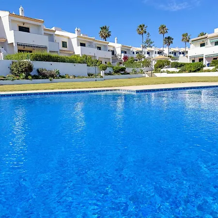 House With Pool 5min Walk To Alemaes By Becherish Дом отдыха