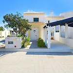 House With Pool 5min Walk To Alemaes By Becherish 度假居 *