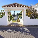 House With Pool 5min Walk To Alemaes By Becherish Casa vacanze *