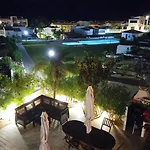 House With Pool 5min Walk To Alemães By Becherish